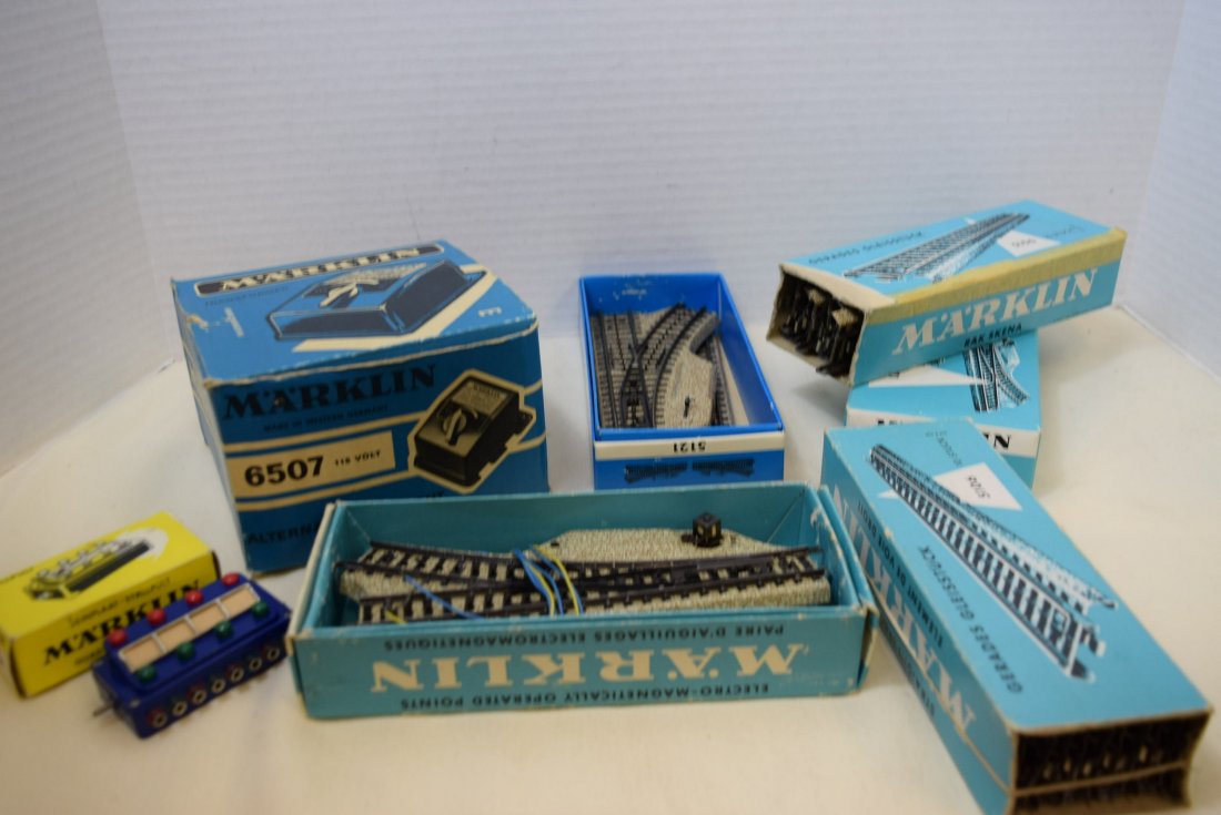 MARKLIN HO TRACKS; TURNOUTS; CONTROL PLATE AND TRA (1 of 5)