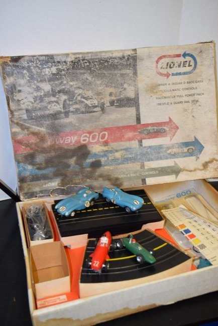 LIONEL SPEEDWAY 600: LIONEL SPEEDWAY 600 IN ORIGINAL BOX BUT HEAVILY DAMAGED AND WEATHERED. 4 CARS -FERRARIS AND JAGUARS AND THEY APPEAR COMPLETE. TRACK AND DETAILS ARE THERE BUT IT IS MISSING GUARDRAILS, INCLUDES POWER S