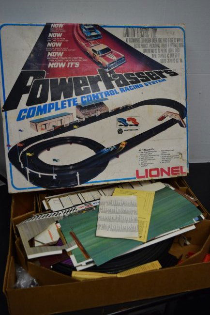 LIONEL POWER PASSERS RACING SYSTEM IN BOX (1 of 4)