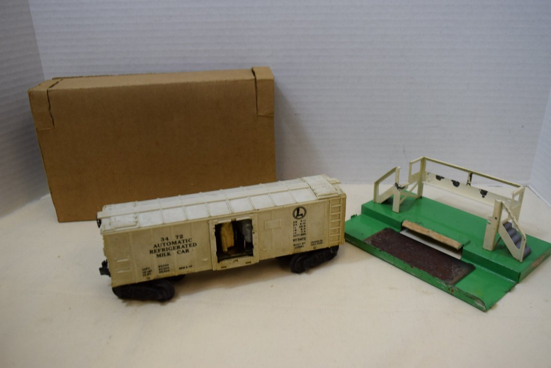 LIONEL OPERATING MILK CAR WITH PLATFORM (1 of 5)