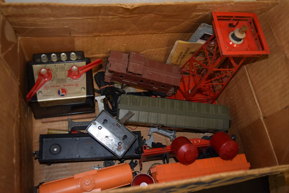 GRAB BAG LOT LIONEL BOX WITH ROLLING CARS; TRANSFO (1 of 6)