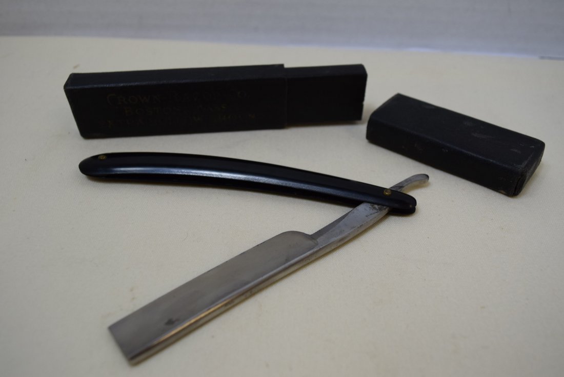 STRAIGHT RAZOR IN ORIGINAL BOX (1 of 5)