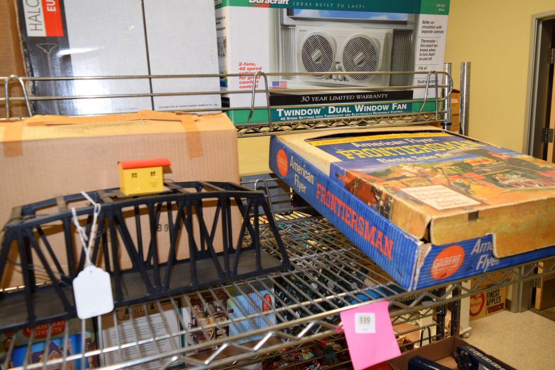 AMERICAN FLYER SET & BRIDGE (1 of 5)