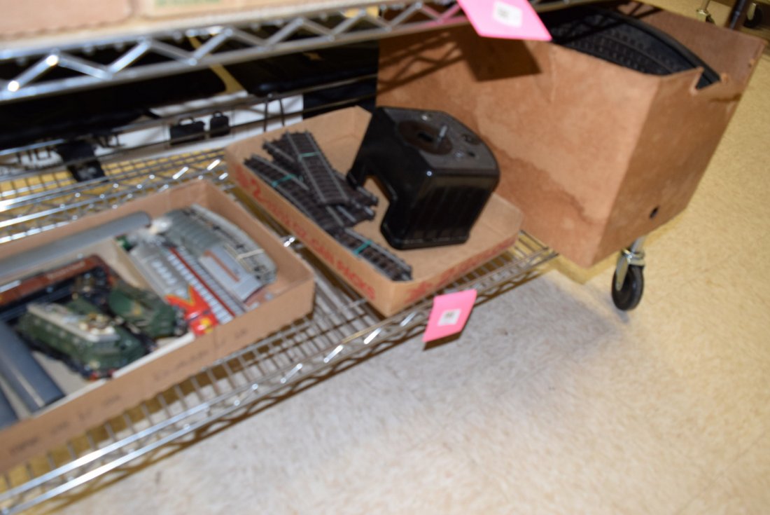 MARKLIN TRAINS AND LIONEL TRACKS (1 of 4)