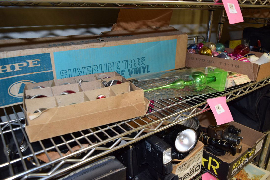 CHRISTMAS GLASS ORNAMENTS AND VINTAGE VINYL XMAS T (1 of 6)