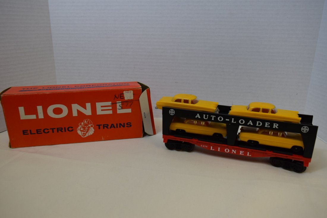 LIONEL TRAIN AUTO-LOADER 6414 WITH CARS (1 of 2)