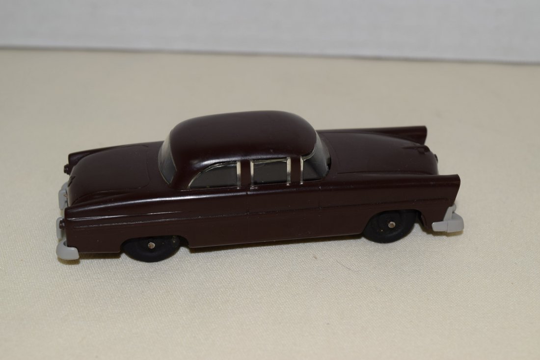 RARE LIONEL FORD BROWN SEDAN (1 of 4)