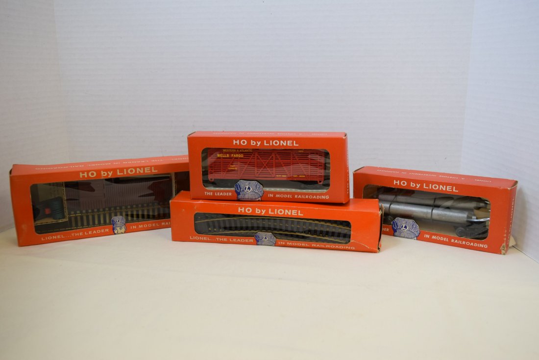 LIONEL HO HELIUM TANK CAR; ANIMATED CAR; TRACKS (1 of 6)