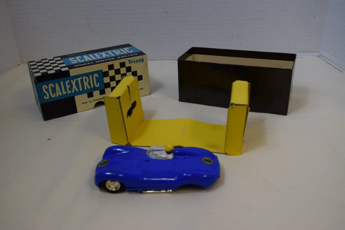 SCALEXTRIC LISTER JAGUAR SLOT CAR RACER IN ORIGINA (1 of 4)