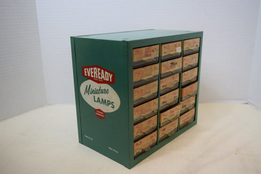 EVEREADY MINIATURE LAMPS COUNTERTOP DISPLAY (1 of 7)