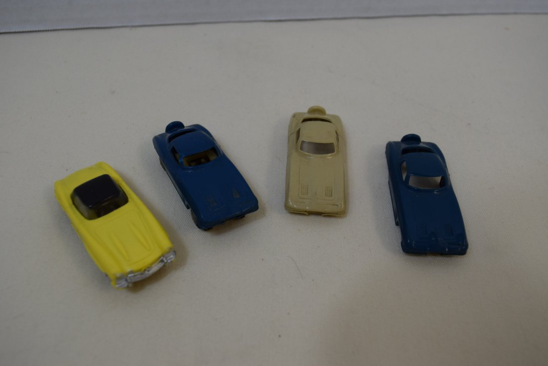 VINTAGE LIONEL MERCEDES AND CORVETTE SLOT CARS: VINTAGE LIONEL MERCEDES AND CORVETTE SLOT CARS. 2 SLOT CARS AND 2 EXTRA BODIES. 2.75'' IN LENGTH IN YELLOW, BLUE AND TAN COLORS. LOOK CLEAN UNDERNEATH. UNTESTED.