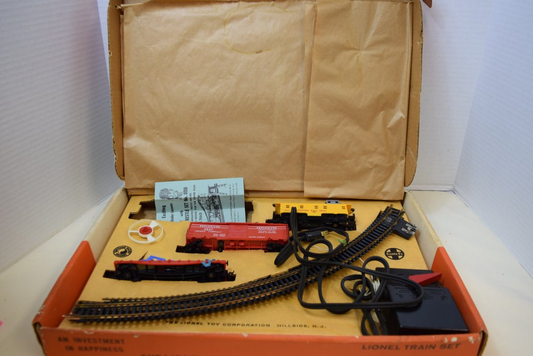 LIONEL TRAIN SET 14123 IN ORIGINAL BOX (1 of 6)