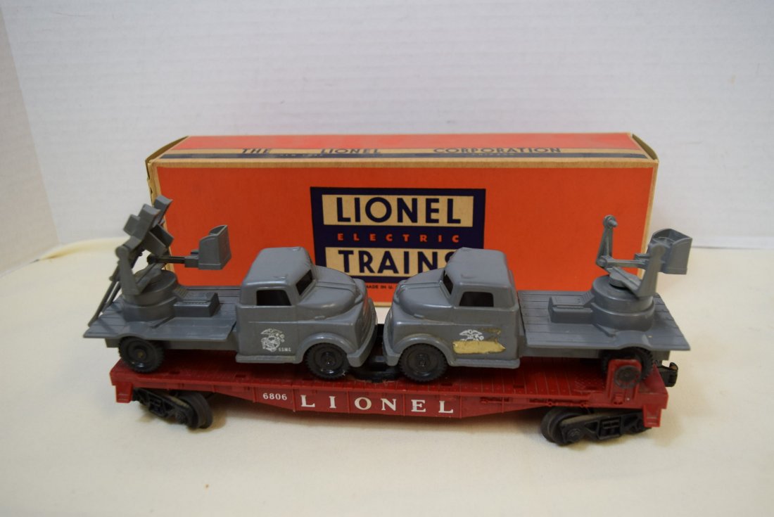 LIONEL FLAT CAR WITH MILITARY UNITS 6806 (1 of 7)