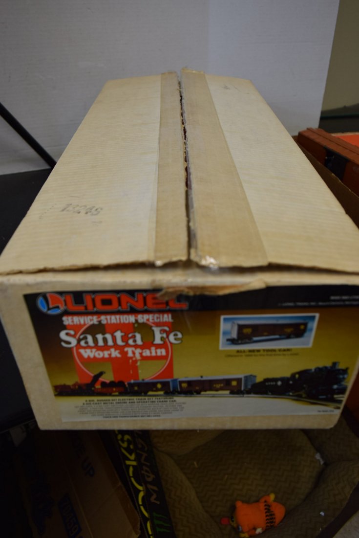 LIONEL SERVICE STATION SPECIAL SANTA FE WORK TRAIN (1 of 4)