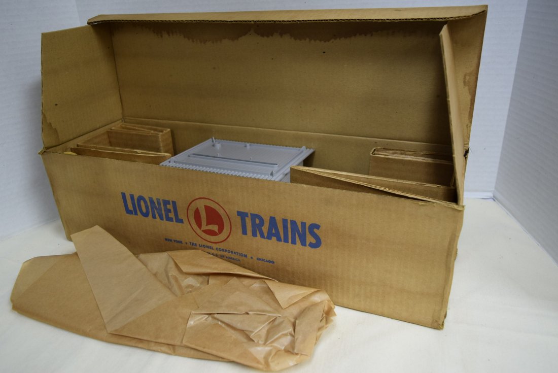 LIONEL LUMBER MILL NIB 464: LIONEL LUMBER MILL NIB 464. BOX DAMAGE AGING/STAINS