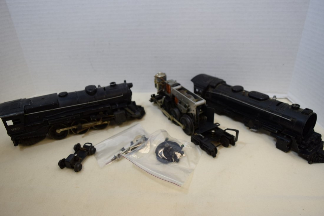 2 LIONEL LOCOMOTIVES 675 & 685: 2 LIONEL LOCOMOTIVES 675 & 68. 675 BODY DAMAGE-BENT BACK CORNER-MISSING FRONT SIDE LIGHT-UNTESTED. 685 NEEDS ASSEMBLY/REPAIR. SOME PARTS INCLUDED. BOTH AS-IS