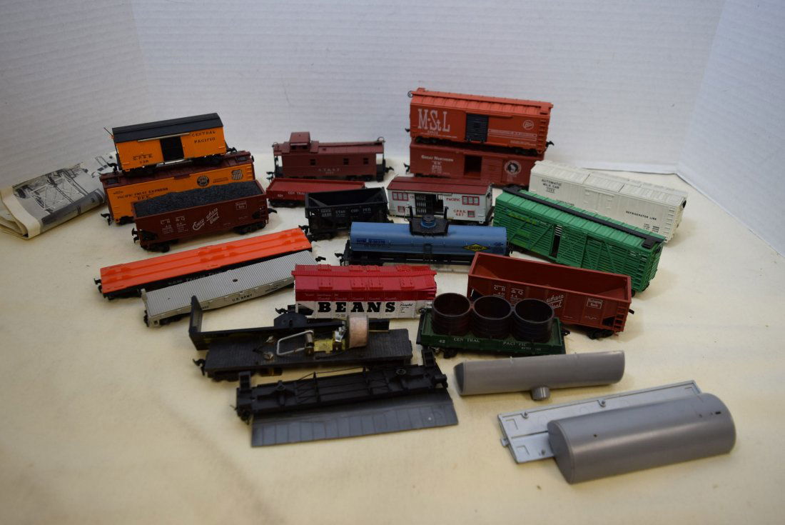 MIXED HO TRAIN SCALE LOT-MANTUA-ATHEARN-LIFE-LIKE (1 of 7)