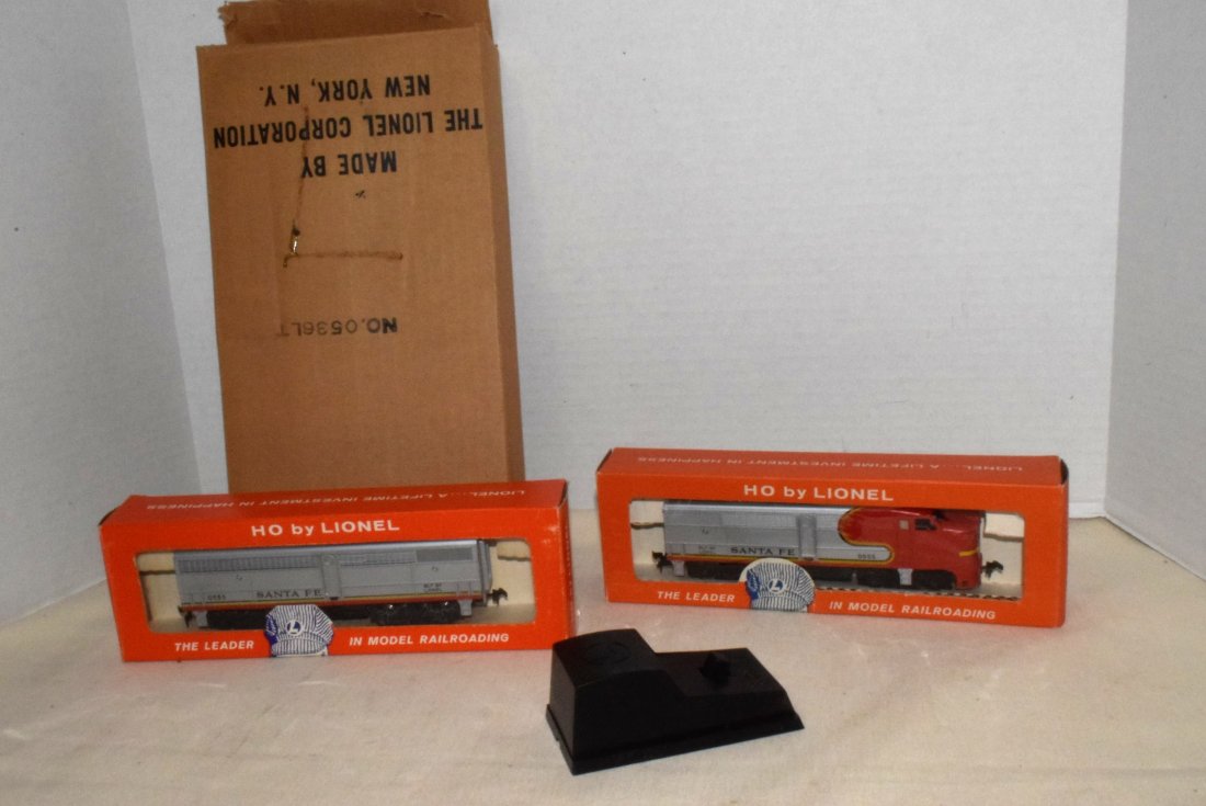 LIONEL HO TRAINS-0555P-60 LOCOMOTIVE & 0535W CAR F (1 of 10)