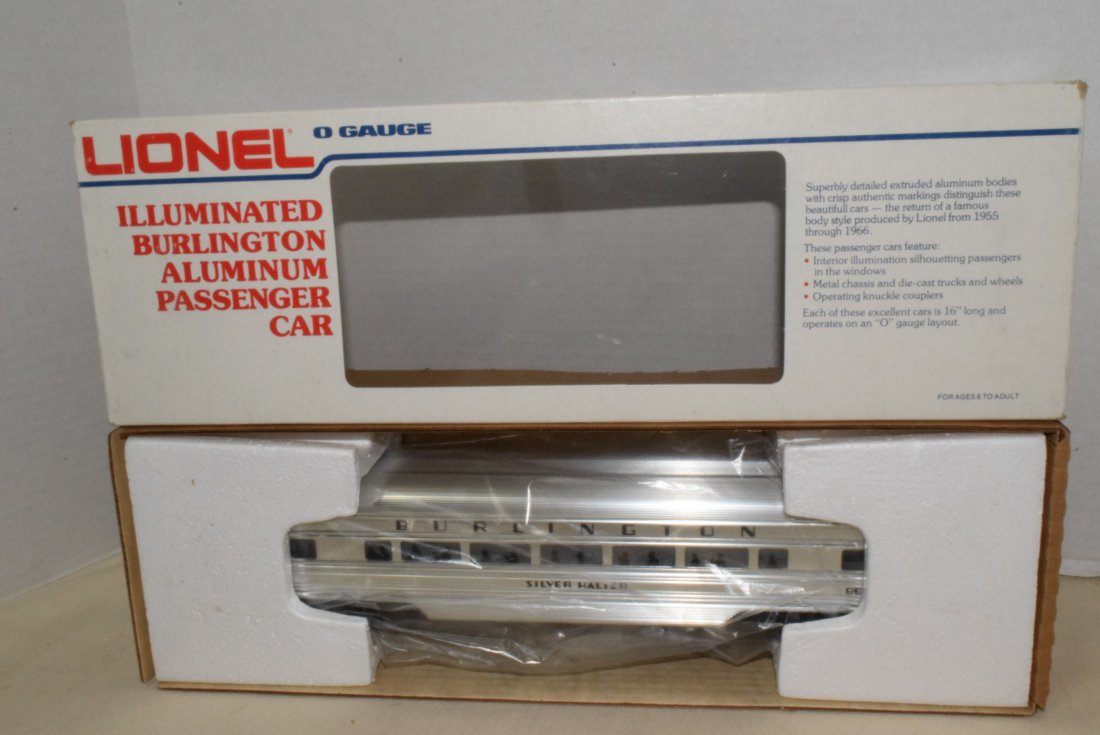 LIONEL O-GAUGE ILLUMINATED BURLINGTON ALUMINUM PAS: LIONEL O-GAUGE ILLUMINATED BURLINGTON ALUMINUM PASSENGER CAR 6-9577. SILVER HALTER PASSENGER CAR. NIB. MINIMAL BOX WEAR/COLOR FADE