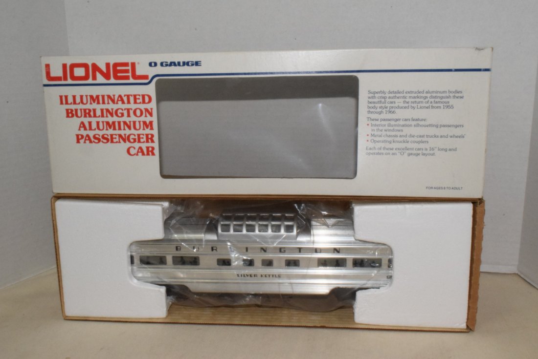 LIONEL O-GAUGE ILLUMINATED BURLINGTON ALUMINUM PAS: LIONEL O-GAUGE ILLUMINATED BURLINGTON ALUMINUM PASSENGER CAR 6-9579. SILVER KETTLE VISTA DOME CAR. NIB. BOX WEAR/COLOR FADE