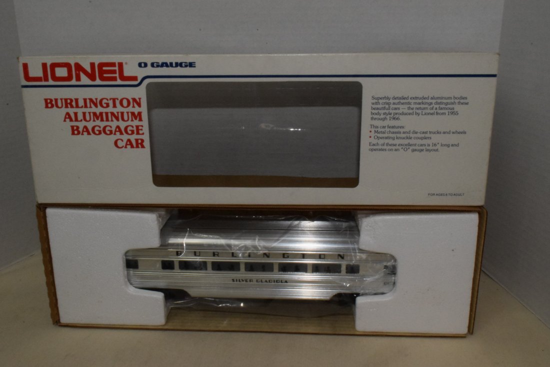 LIONEL O-GAUGE ILLUMINATED BURLINGTON ALUMINUM PAS: LIONEL O -GAUGE ILLUMINATED BURLINGTON ALUMINUM PASSENGER CAR 6-9578. SILVER GLADIOLA PASSENGER CAR-NIB. MINIMAL BOX WEAR/COLOR FADE