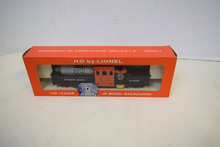Lionel Ho Scale Train Motorized Track Cleaning Car