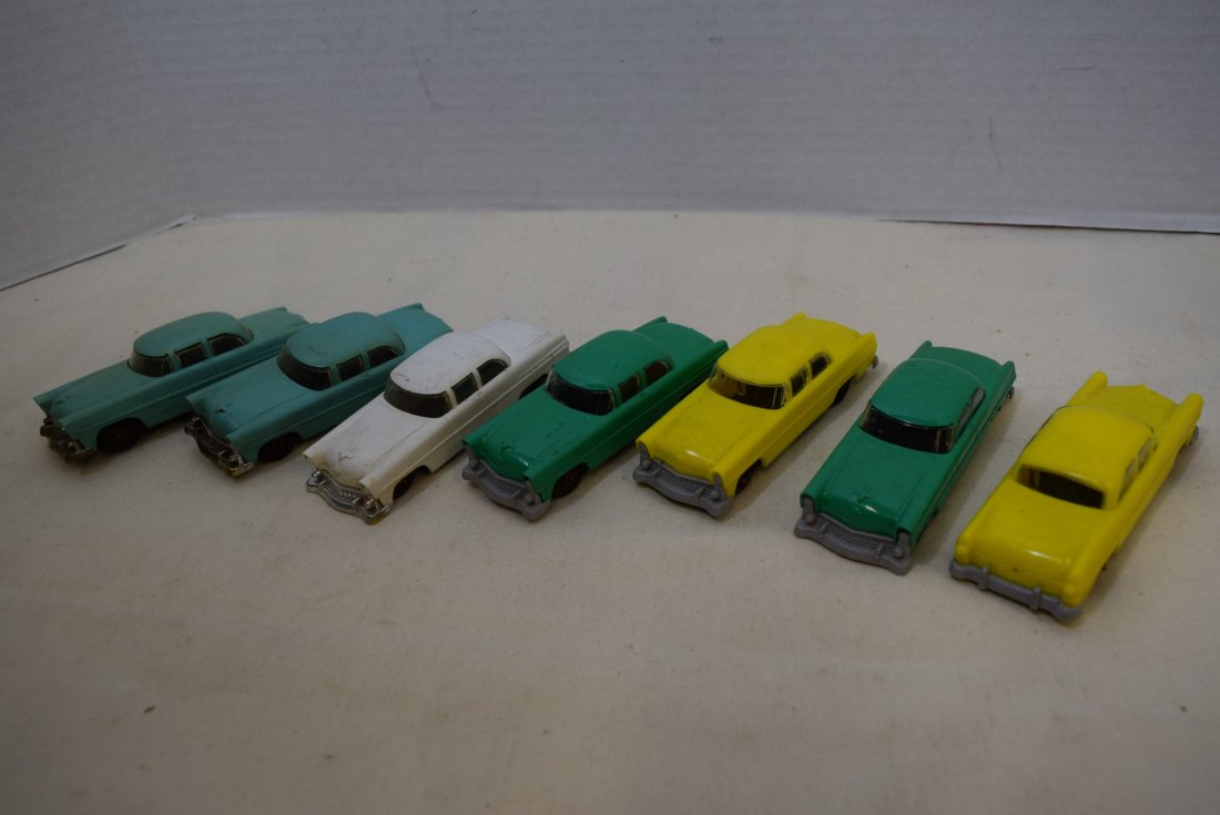 7 LIONEL ACCESSORY AUTOMOBILE CARS (1 of 8)
