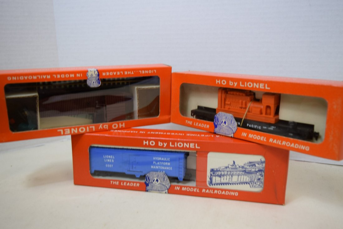 LIONEL HO SCALE TRAIN-EMERGENCY GENERATOR CAR-COP (1 of 6)