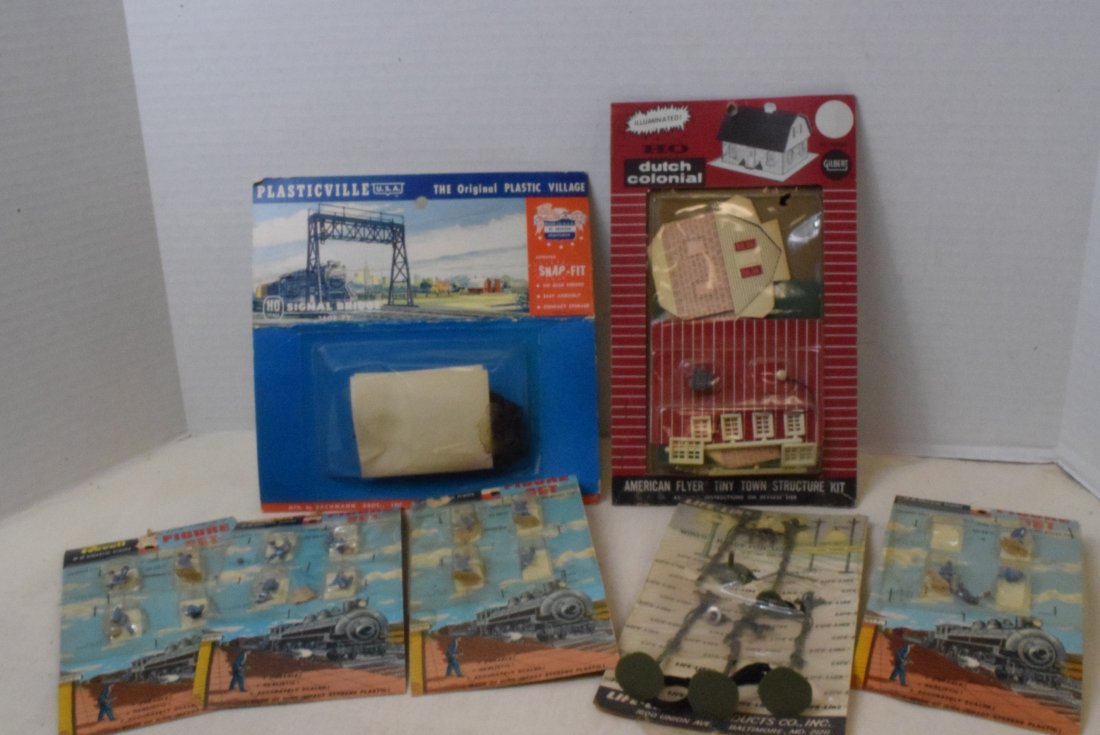 REVELL LIFE-LIKE HO SCALE FIGURE SETS NEW IN PACKA (1 of 5)