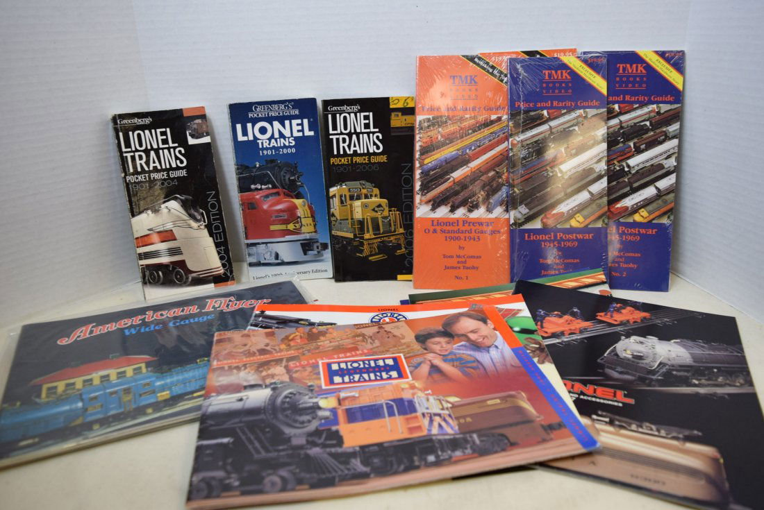LIONEL TRAIN CATALOGS AND POCKET PRICE GUIDES (1 of 5)