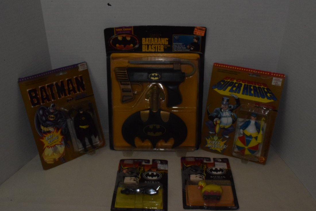 5 BATMAN FIGURINES & ACCESSORIES NEW IN PACKAGES (1 of 5)