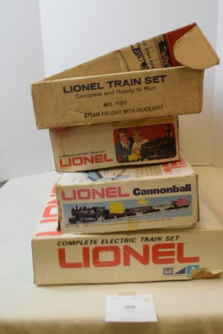 4 PARTIAL LIONEL TRAIN SETS -MANY NIB LIONEL TRAIN (1 of 10)