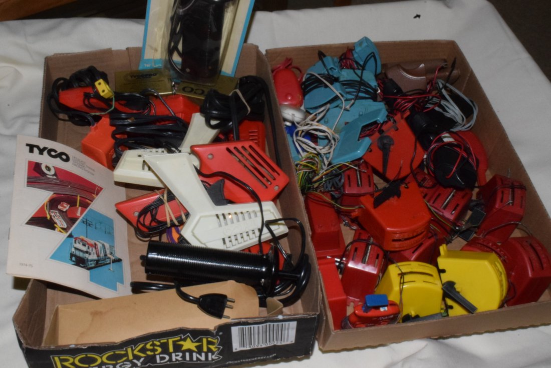 ELDON; LIONEL & GILBERT SLOT ACCESSORIES (1 of 4)