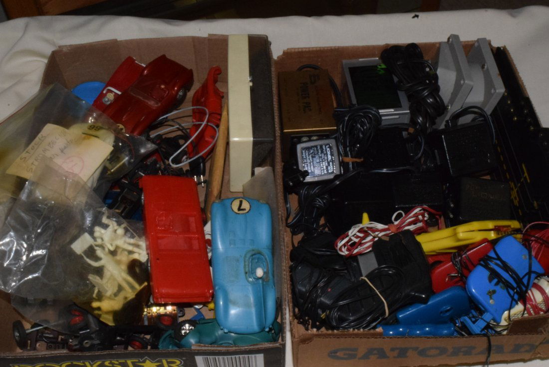 VARIOUS SLOT CARS & RACE TRACK ACCESSORIES-ELDON & (1 of 8)