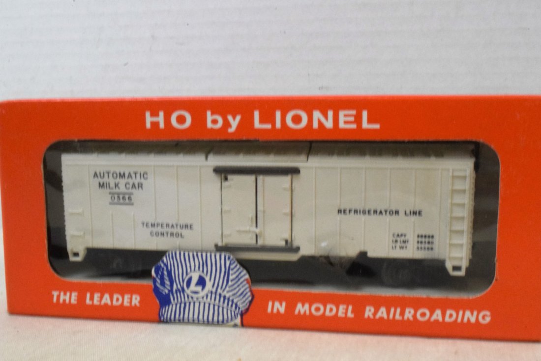 LIONEL HO SCALE OPERATING MILK UNLOADING CAR 0366 (1 of 5)