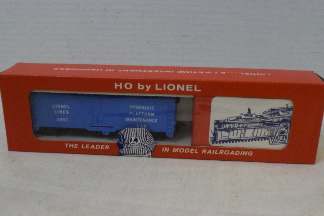 LIONEL HO - NO. 0357 COP AND HOBO CAR (1 of 4)