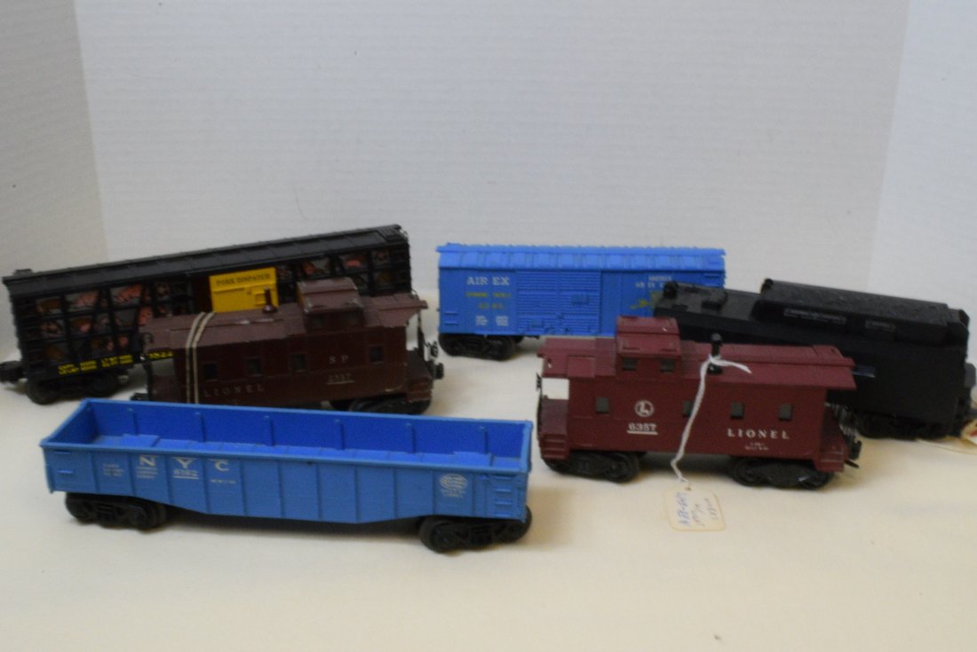 6 LIONEL TRAIN CARS (1 of 7)