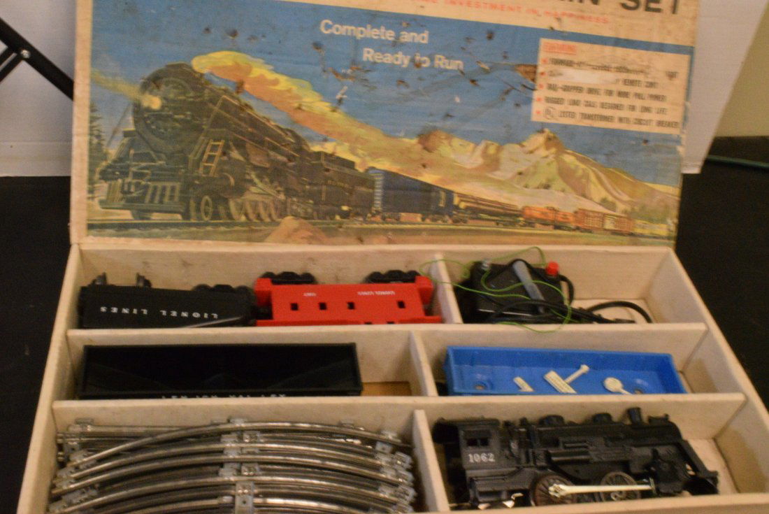 LIONEL 027-GAUGE ELECTRIC TRAIN SET IN BOX (1 of 7)