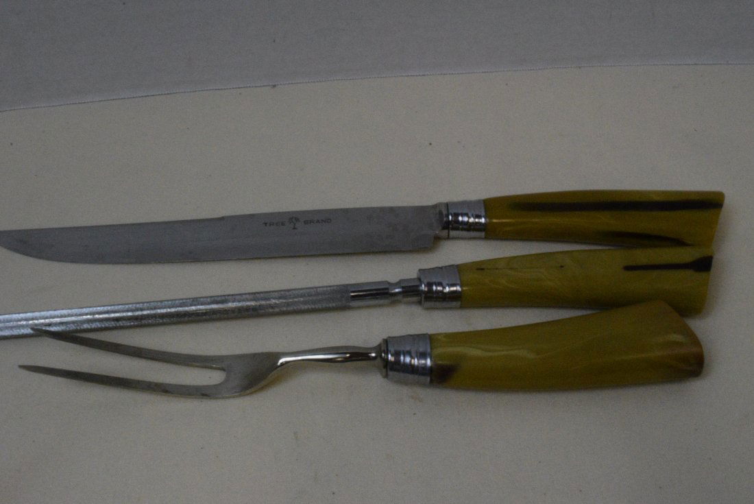 THREE PIECE BAKELITE CARVING SET (1 of 4)