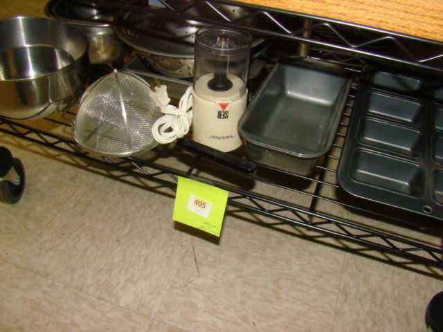 VARIOUS BAKING PANS & STAINLESS BOWLS (1 of 3)