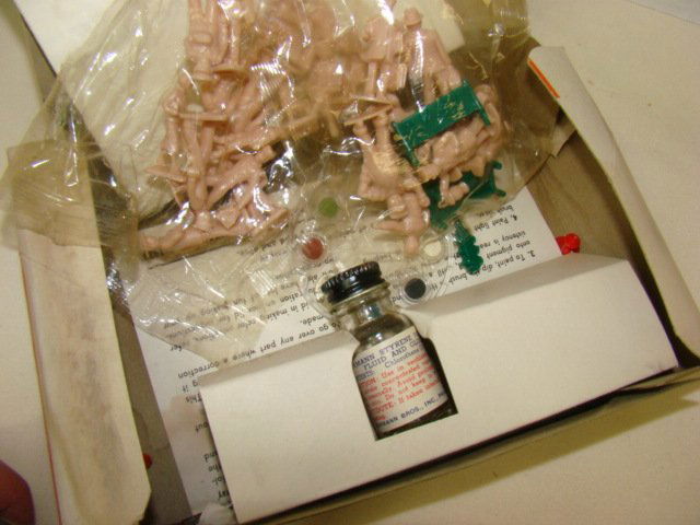 LIONEL TRAINS- FIGURE SET 953 NIB (1 of 4)