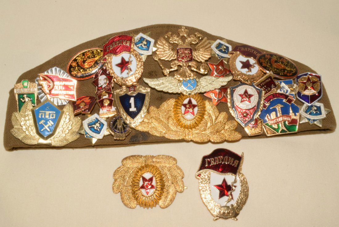 RUSSIAN ARMY MILITARY  STYLE HAT WITH PINS (1 of 6)