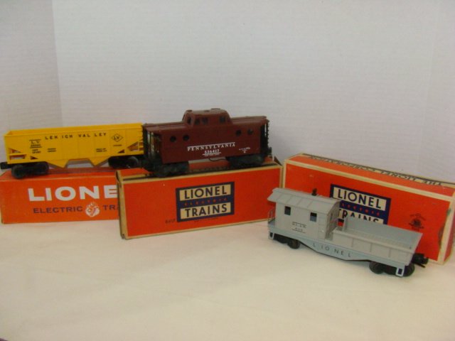LIONEL HOPPER CAR & 2 CABOOSES NIB (1 of 7)