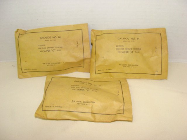 3 DOZEN LIONEL TRAINS GROUND LOCKONS-NIP: 3 DOZEN LIONEL TRAINS GROUND LOCKONS FOR SUPER O-GAUGE TRACK #61-NIP- EACH PACKET CONTAINS 1 DOZEN LOCKONS-SEALED WITH ORIGINAL STAPLE IN ENVELOPE