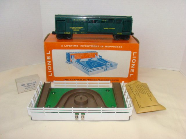 LIONEL OPERATING HORSE CAR & CORRAL NIB (1 of 6)