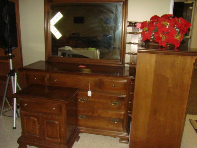 ETHAN ALLEN BEDROOM SET (1 of 2)