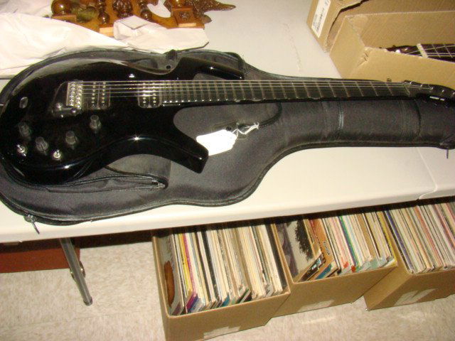PARKER ELECTRIC GUITAR (1 of 2)