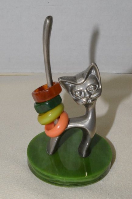 4 BAKELITE RINGS & CAT RING HOLDER: 4 BAKELITE RINGS & CAT RING HOLDER- ROOTBEER-CHARTREUSE-MARBLED GREEN & SALMON BAKELITE PINKY RINGS. VINTAGE SEBA SILVER PLATED CAT RING HOLDER GREEN BASE