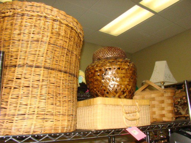 DECORATIVE BASKETS: DECORATIVE BASKETS - LINEN BASKET, PICNIC BASKETS AND BASKET WITH LID