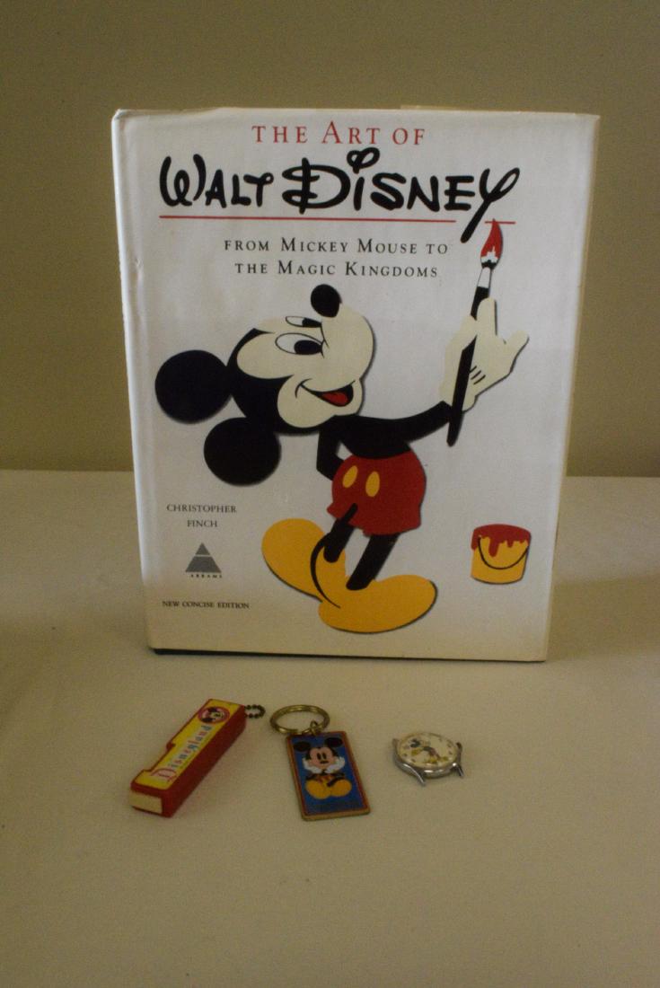 MICKEY MOUSE COLLECTIBLES: DISNEY MICKEY MOUSE COLLECTIBLES-VINTAGE DISNEY KEYCHAIN FLASHLIGHT-WORKING-STICKER ON BACK-MICKEY MOUSE KEYCHAIN-MICKEY MOUSE SITTING WITH ELBOWS ON KNEES & HANDS ON SIDE OF FACE-SAYS SUPER SISTER-DI